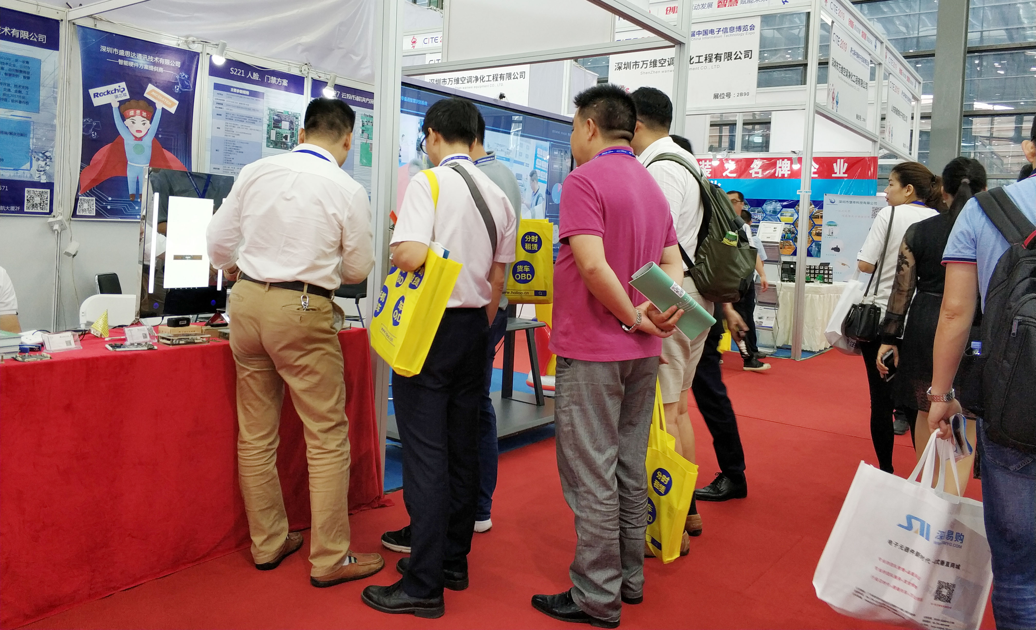 商顯主板，Android主板解決方案，車聯網解決方案，物聯網解決方案，智慧商顯主板，數字標牌主板，多媒體廣告機主板，智能安卓主板解決方案，觸控一體主板，雙屏異顯主板解決方案，，人證核驗終端，人證比對一體機，人證合一驗證終端，人證校驗核驗終端，人證合一身份證檢驗系統，人證通，精準人臉識別一體機，人臉識別指紋校驗終端，人臉識別身份證核驗一體機，人證自動對比刷臉識別終端，，零售行業POS收銀一體機，智慧雙屏觸摸收銀機，桌面POS收銀機，移動POS收銀機，銷售POS收款機，餐飲掃碼收銀一體機，多媒體POS收銀機終端，一體式POS收銀機終端，智能收銀機終端，手持POS收銀機終端